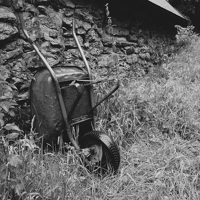 P7050046 Rowchoish Bothy in the rain