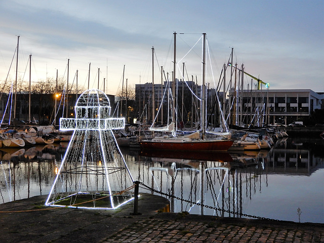 LORIENT, tenue de fêtes