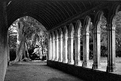 Cloître de l'abbaye de la Guiche