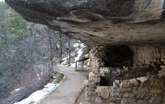 Walnut Canyon National Monument cliff dwellings (1570)