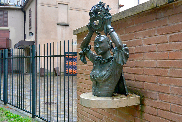 statua teatro verdi cesena