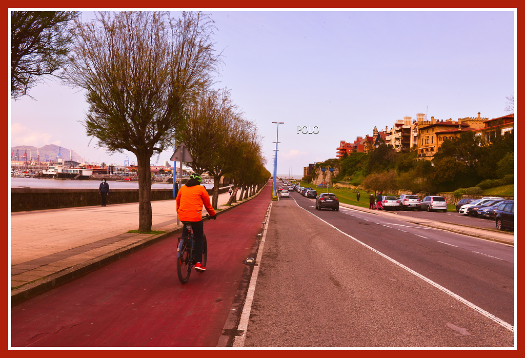 Ciclista por el bidegorri