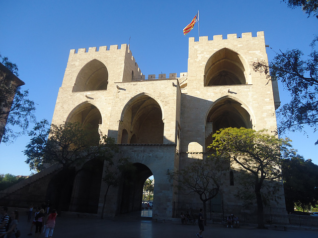 Valencia: torres de Serranos 4