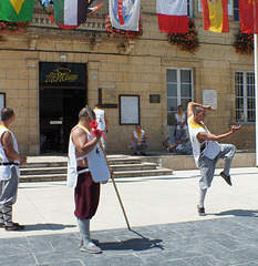 Moines Shaolin en démonstration à Montignac sur Vézère (24)