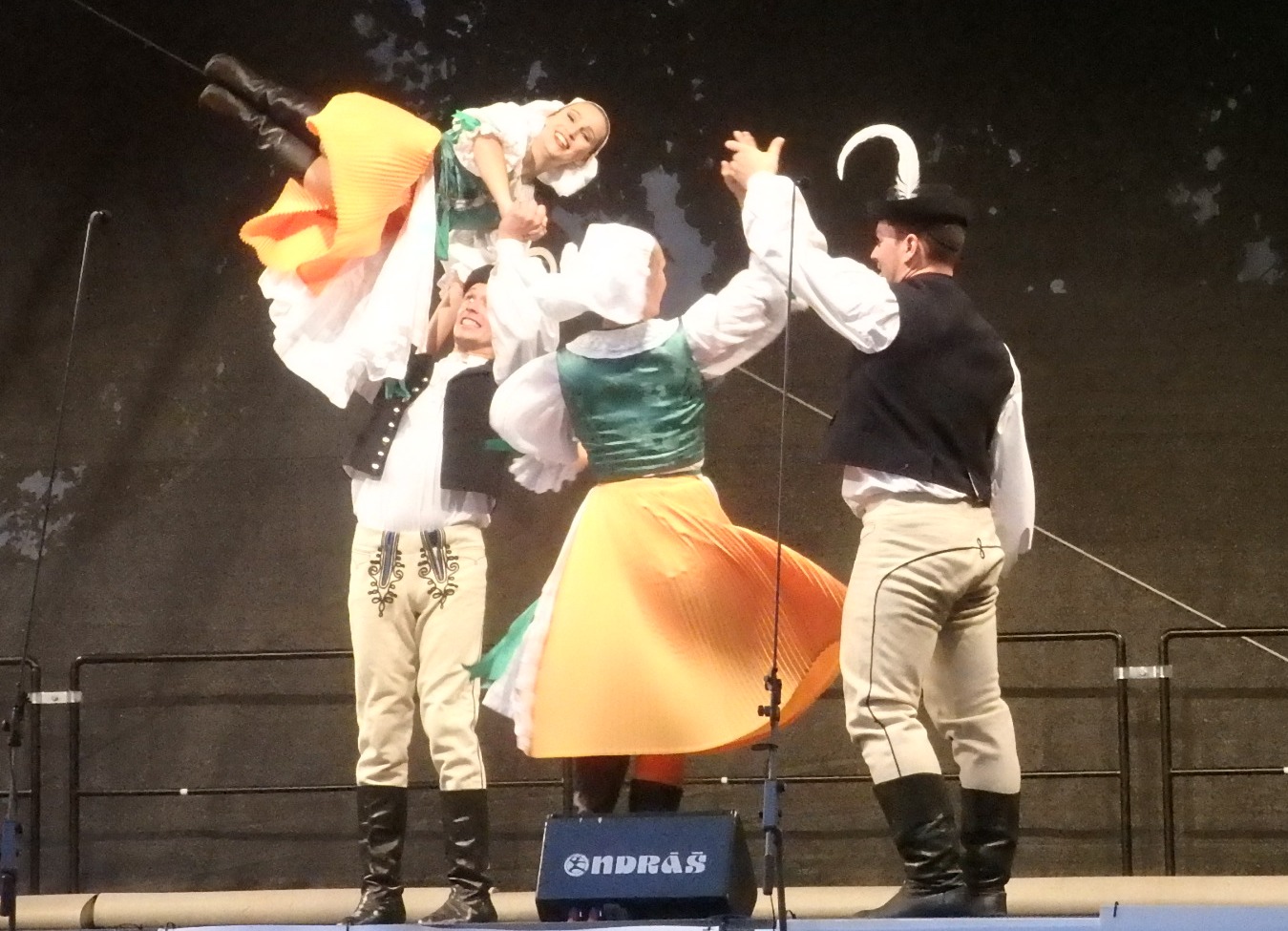 Folklora ensemblo Ondráš el Brno (Suda Moravio)