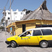Taxi amarillo al restaurant Ambar