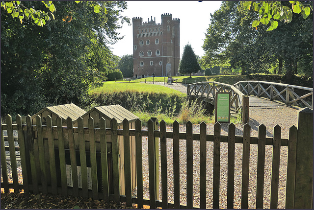 A  'Happy fence Friday'... to everyone,,  from >  Dj.