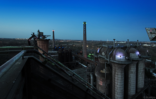 zur Blauen Stunde im Landschaftspark Duisburg-Nord  (© Buelipix)