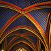 Le magnifique plafond de la Sainte-Chapelle à Paris