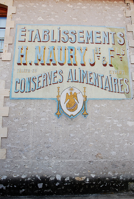 Ancienne publicité murale .