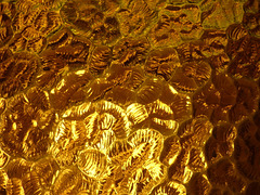 Forma y color dorados