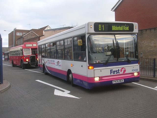 DSCN7890 First Eastern Counties Buses P435 NEX and former Eastern Counties Omnibus Company KNG 718 in Bury St. Edmunds - 31 Mar 2012