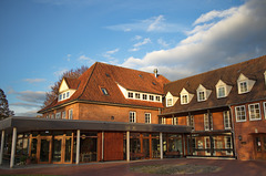 Haupthaus und Wintergarten im Morgenlicht