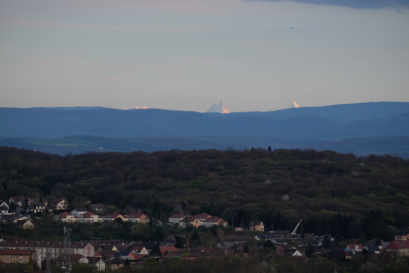 BELFORT: 2016.04.14; Vue des alpes depuis le 19' étage de la rue de Madrid.02