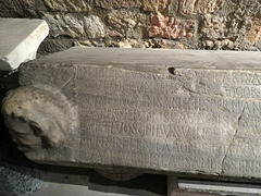Abbaye Saint-Victor : couvercle du sarcophage de la noble Eugenia. CIL XII, 481.