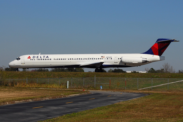 N916DE MD-88 Delta Airlines