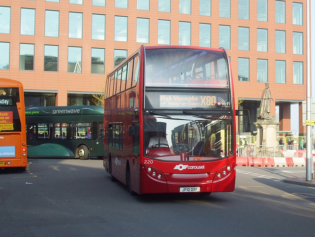 DSCF6812 Thames Travel (Go Ahead Group) 220 (JF10 OXF) in Reading - 6 Apr 2017.