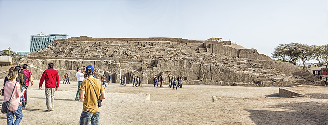 huaca pano y plaza