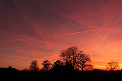 Klarer Himmel wenn bloß die Flugzeuge nicht da wären