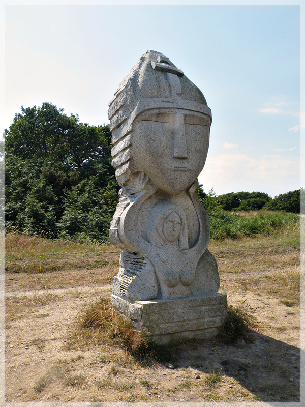 Samson par Jacques Dumas à la vallée des saints ( Bretagne)