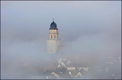 Benebelte Kirche