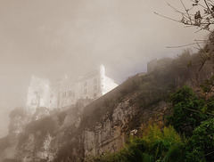 ... Brume matinale à Beynac ...