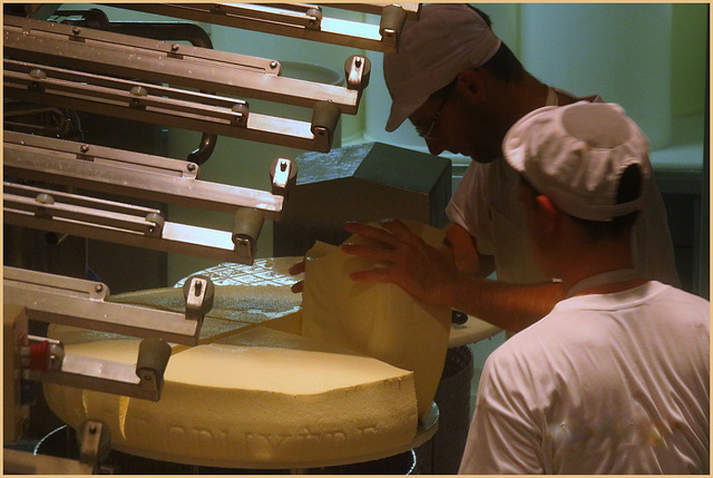 Fabrication du Gruyère Suisse