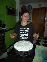 Jennifer makes her first pavlova