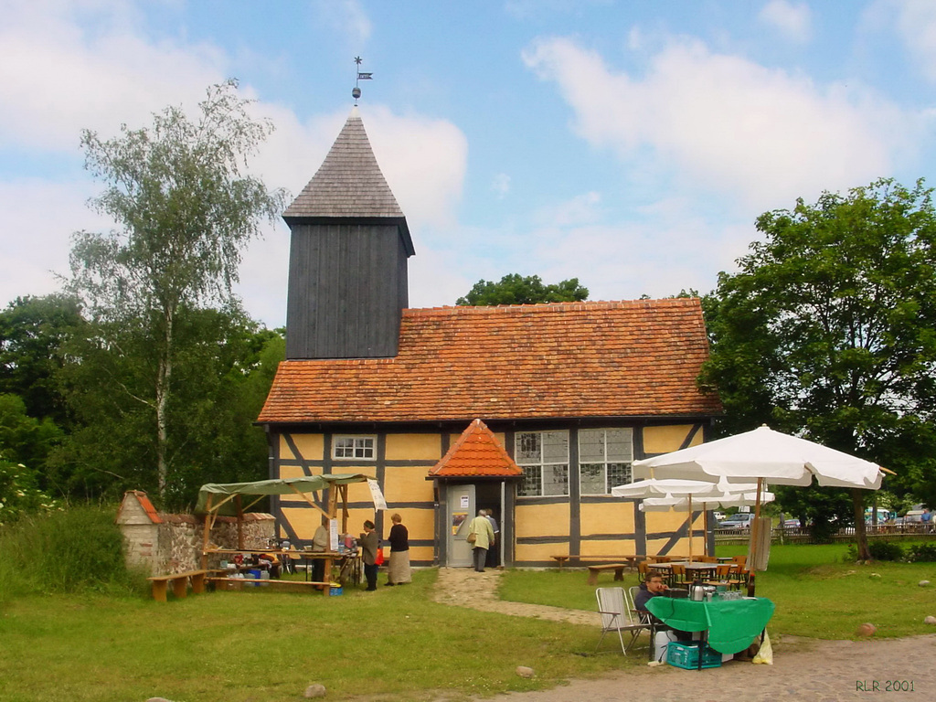 Klempenow, Burgkapelle und Dorfkirche