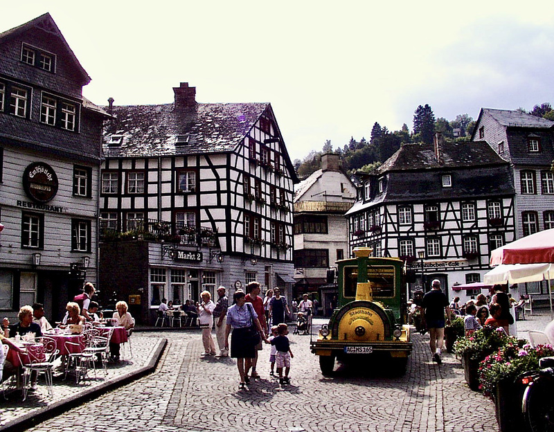 Marktplatz in Monschau. (Diascan)