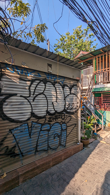 Escalier et graffitis / Staircase and graffiti