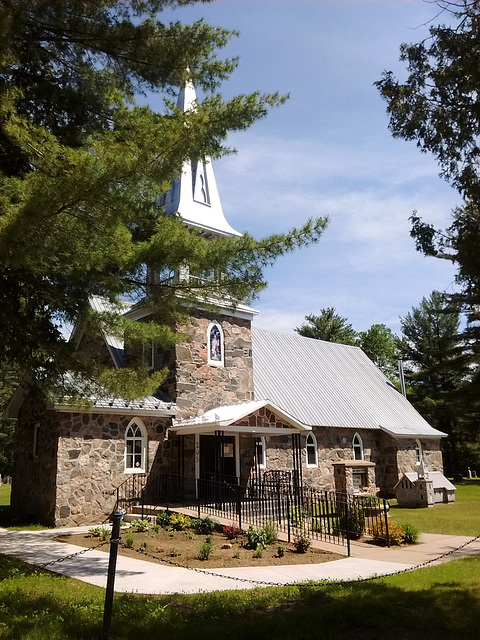 L'église et son bébé