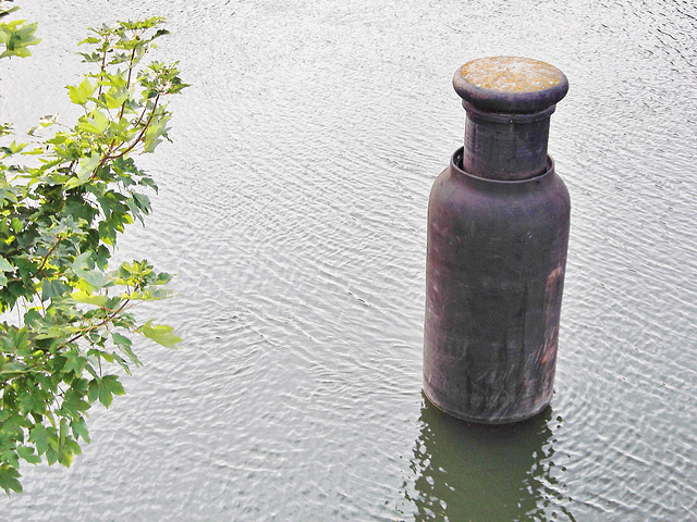 Bouteille géante sur la Seine