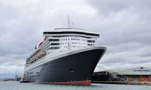 Queen Mary 2 at Southampton - 6 November 2021