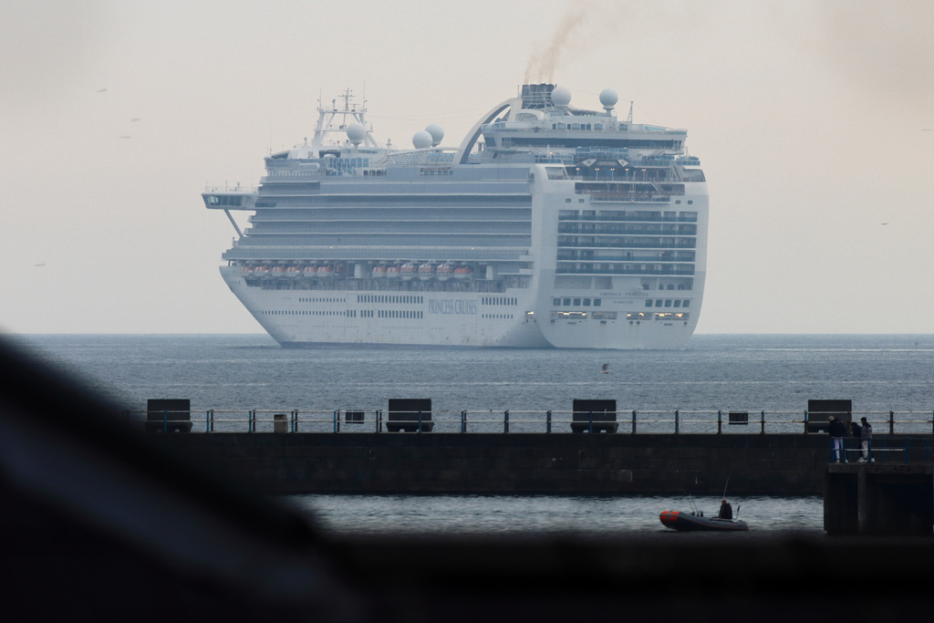 EOS 90D Peter Harriman 19 28 00 78648 emeraldPrincess dpp