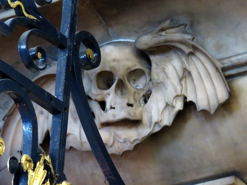 derby cathedral (44)skull on c17 tomb of hugh bateman +1682, attrib to gibbons and quellin