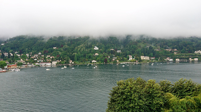 Regenwolken über Stresa und Campino