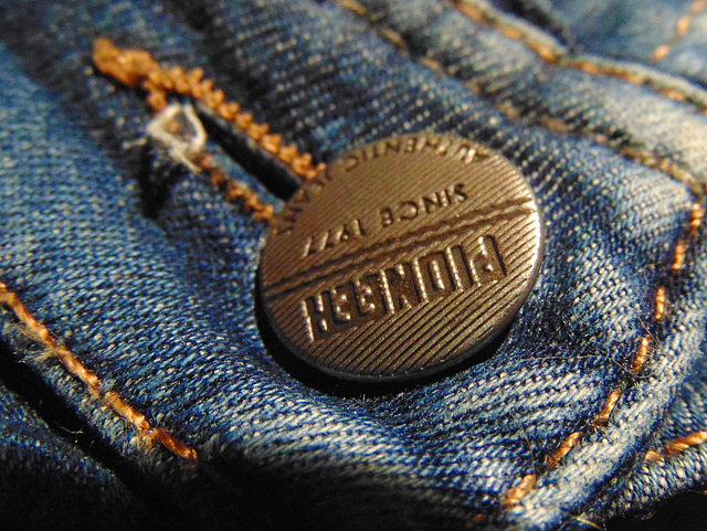 Hosenknopf an meiner Jeans Hosenknopf an meiner Jeans