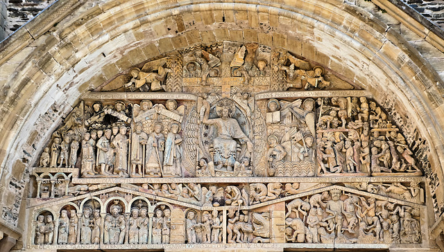 Conques (12) 22 mai 2019. Tympan de l'église Sainte-Foy (12e siècle)