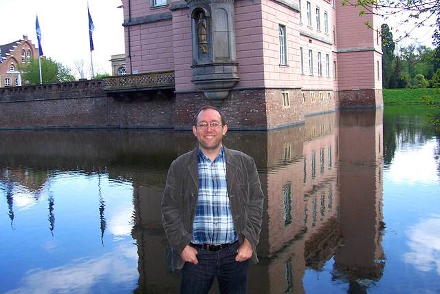 DE - Erftstadt - Marco vor Schloss Gracht