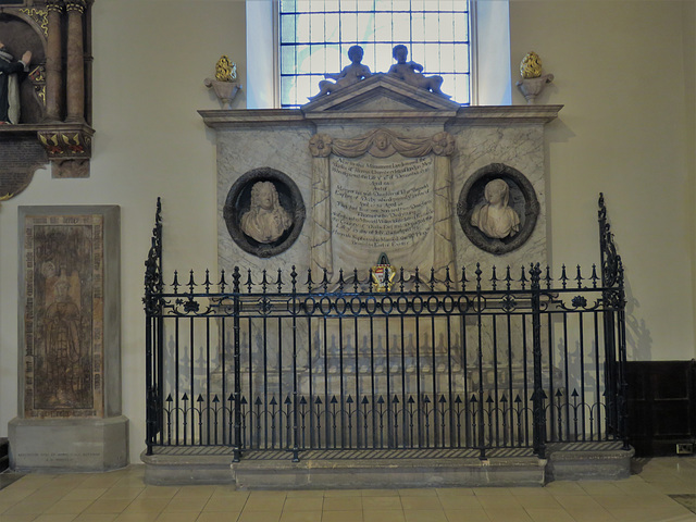 derby cathedral (36)c18 tomb of thomas chambers +1726 and wife +1735  with busts by roubiliac and iron railings by bakewell