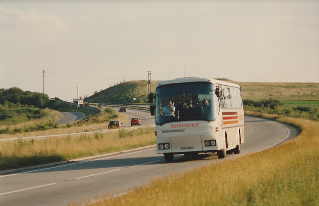 Semmence Coaches A583 MEH (A866 XOP, A20 MPS) seen near Barton Mills – 27 Jun 1993 (199-2)