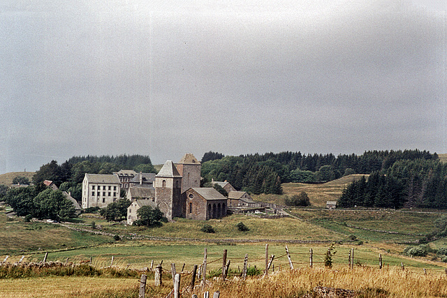 L'orage approche sur le village d'Aubrac