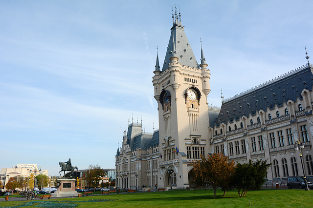 Romania, Iași, Palace of Culture and the Equestrian Statue of Stephen the Great