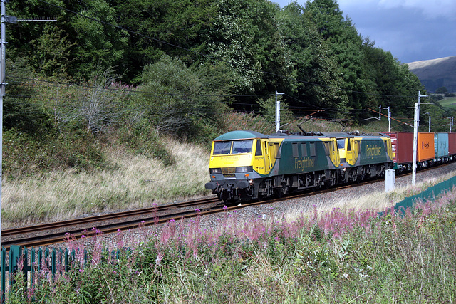 Freightliner class 90 No. 90049+90045 at Beck foot on 4M01Coatbridge to Crewe Basford Hall 30th August 2014