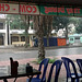 Repas du midi sous la pluie vietnamienne