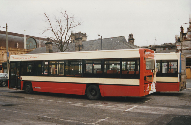 Harrogate & District 1201 (E324 SWY) and 1202 (E325 SWY) in Harrogate – 25 Mar 1998 (384-15)