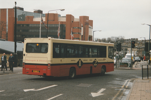 Harrogate & District 647 (L647 OWY) in Harrogate – 25 Mar 1998 (384-09)