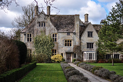 Avebury Manor