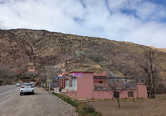 On road N9 / Sur la route N9 On road N9 / Sur la route N9